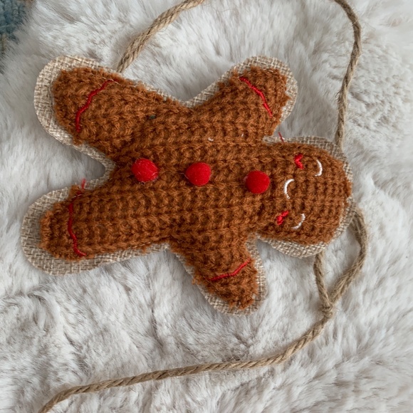 Peppermint Square Gingerbread Man Christmas Garland - Picture 2 of 14